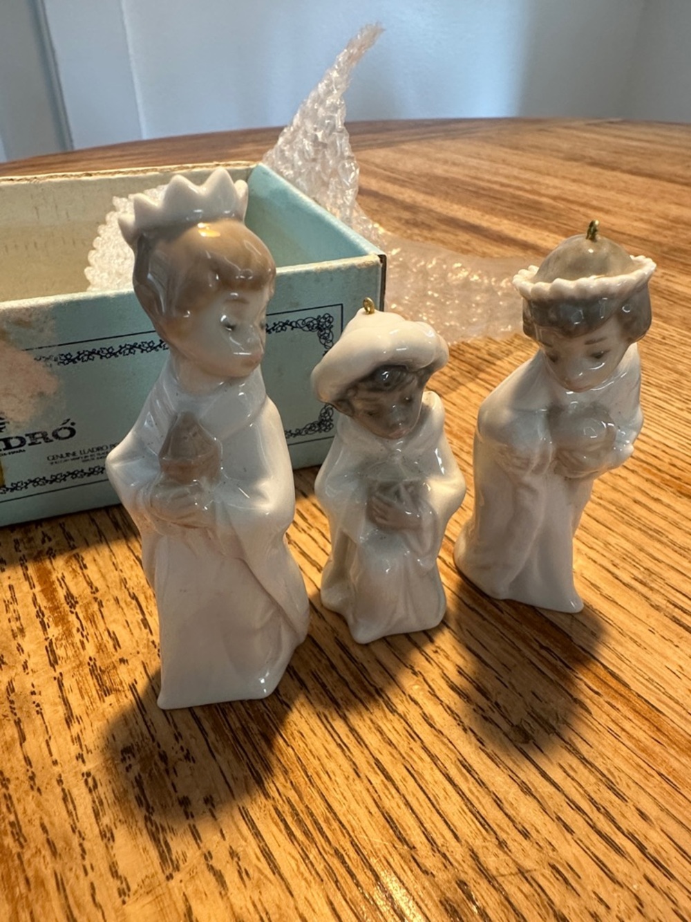 Lladró “Mini Reyes” (Three Kings) #5729 – Porcelain Nativity Set – Retired